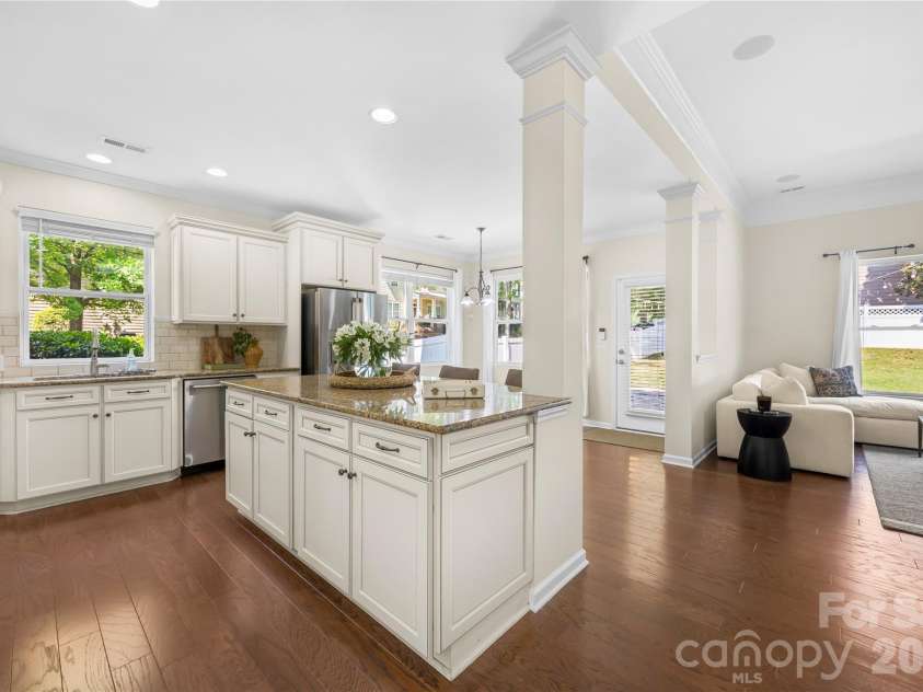 8703 Lake Pines Drive, Cornelius, NC 28031.  MLS# CAR4403233, YatesRealty ID 37820. Kitchen