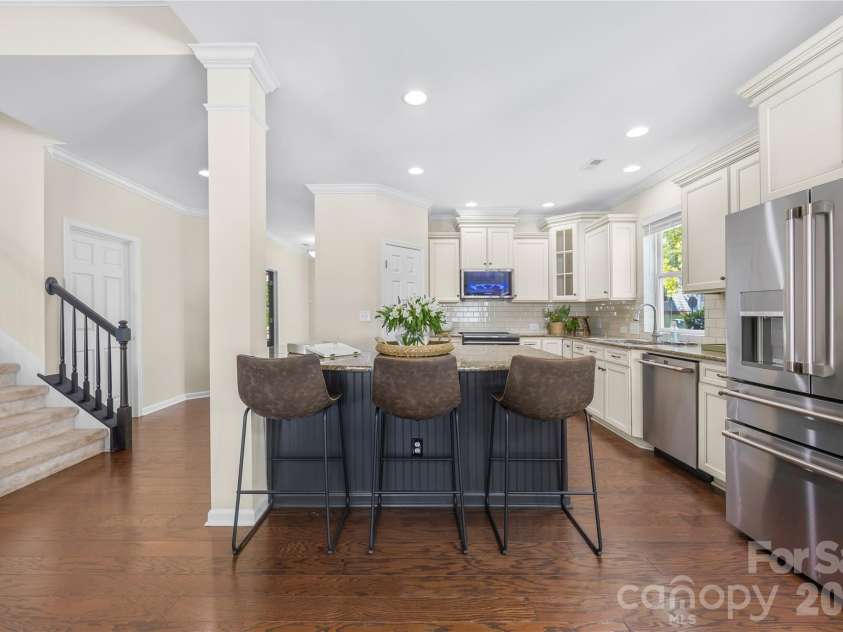 8703 Lake Pines Drive, Cornelius, NC 28031.  MLS# CAR4403233, YatesRealty ID 37820. Kitchen Island