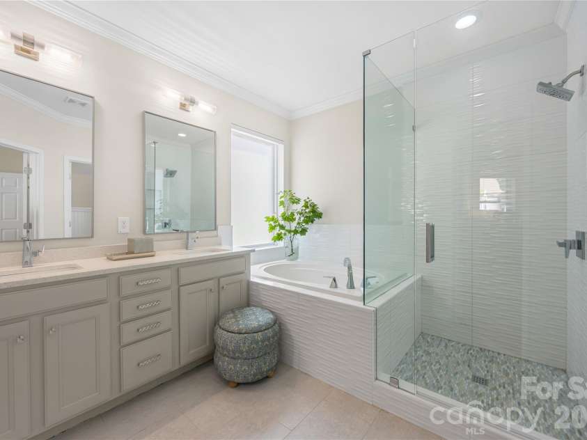 8703 Lake Pines Drive, Cornelius, NC 28031.  MLS# CAR4403233, YatesRealty ID 37820. Primary Bath