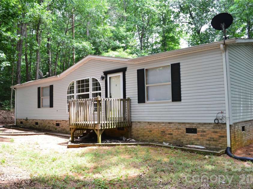 176 Sharon Ridge Lane, Statesville, NC 28677.  MLS# CAR4401482, YatesRealty ID 37823. 