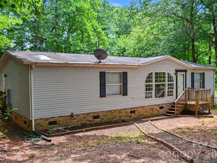 176 Sharon Ridge Lane, Statesville, NC 28677.  MLS# CAR4401482, YatesRealty ID 37823. 
