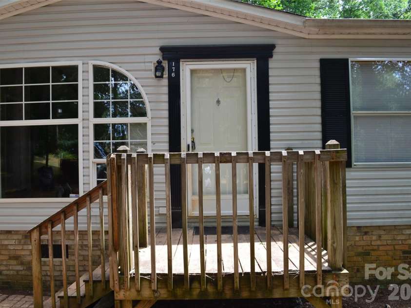 176 Sharon Ridge Lane, Statesville, NC 28677.  MLS# CAR4401482, YatesRealty ID 37823. 
