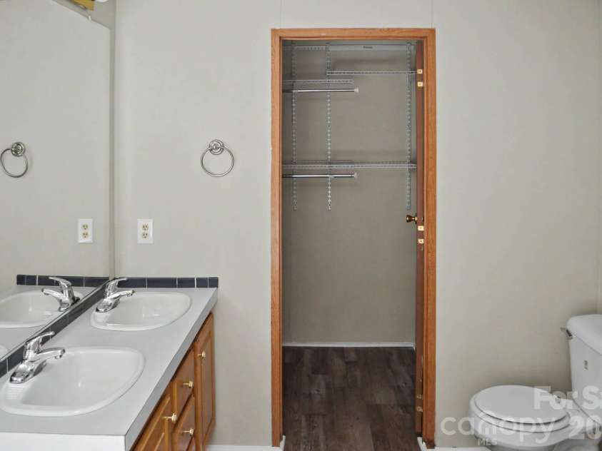 176 Sharon Ridge Lane, Statesville, NC 28677.  MLS# CAR4401482, YatesRealty ID 37823. 