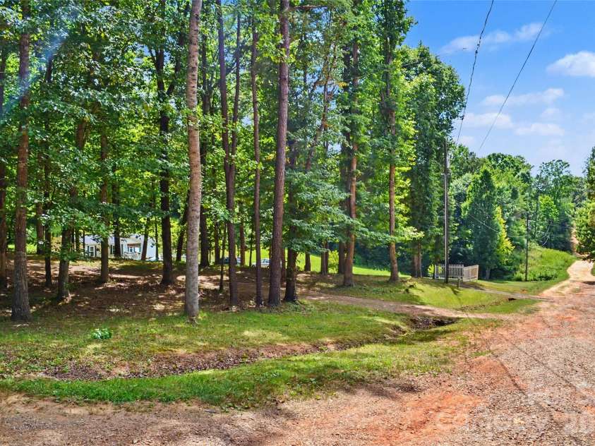 176 Sharon Ridge Lane, Statesville, NC 28677.  MLS# CAR4401482, YatesRealty ID 37823. 