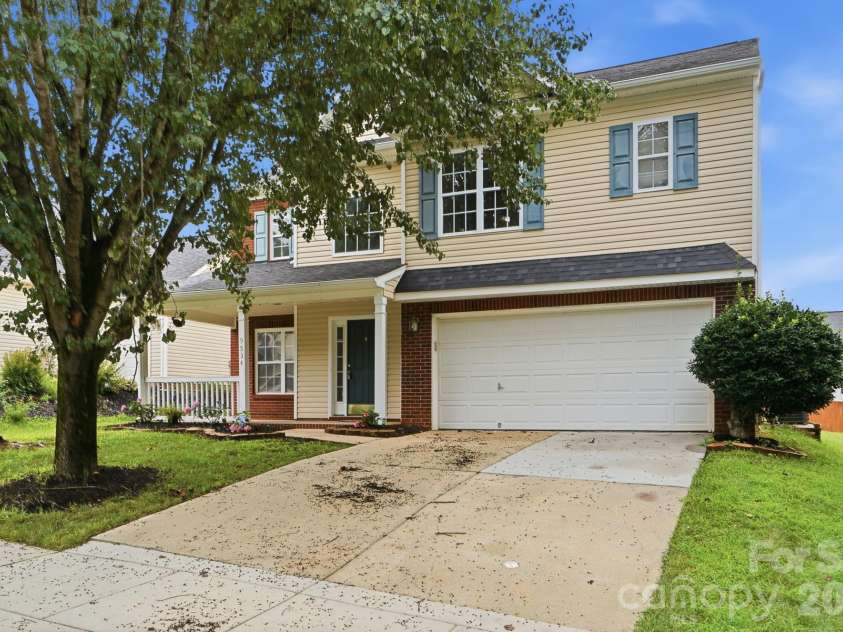9534 Bradstreet Commons Way, Charlotte, NC 28215.  MLS# CAR4398378, YatesRealty ID 37824. 