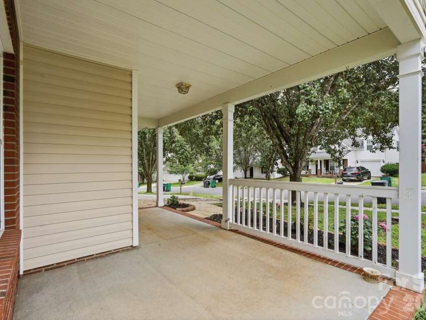 9534 Bradstreet Commons Way, Charlotte, NC 28215.  MLS# CAR4398378, YatesRealty ID 37824. 