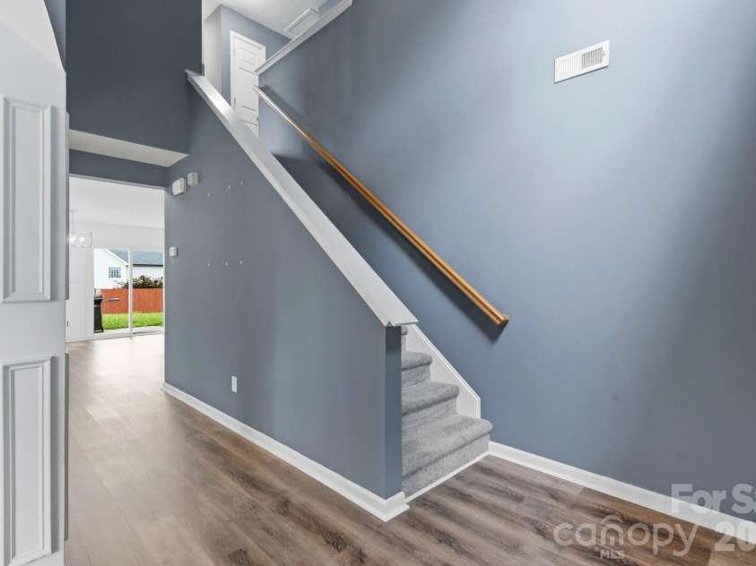 9534 Bradstreet Commons Way, Charlotte, NC 28215.  MLS# CAR4398378, YatesRealty ID 37824. 