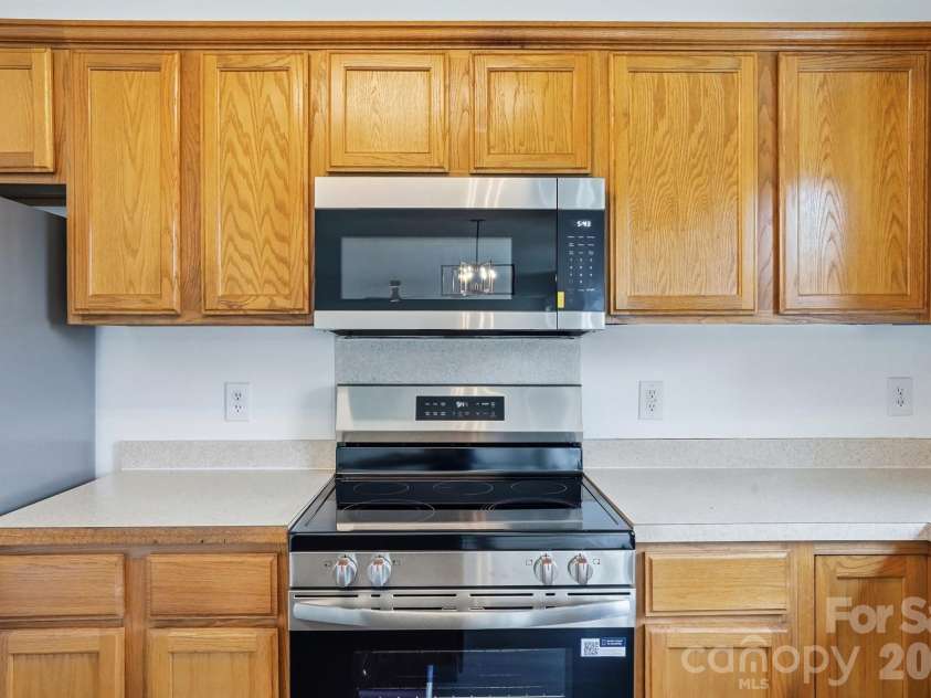 9534 Bradstreet Commons Way, Charlotte, NC 28215.  MLS# CAR4398378, YatesRealty ID 37824. 