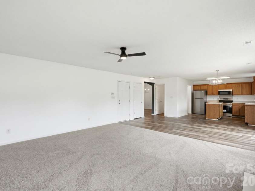 9534 Bradstreet Commons Way, Charlotte, NC 28215.  MLS# CAR4398378, YatesRealty ID 37824. 