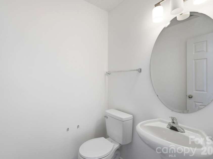 9534 Bradstreet Commons Way, Charlotte, NC 28215.  MLS# CAR4398378, YatesRealty ID 37824. 