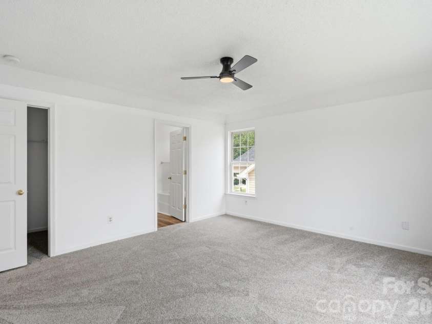 9534 Bradstreet Commons Way, Charlotte, NC 28215.  MLS# CAR4398378, YatesRealty ID 37824. 