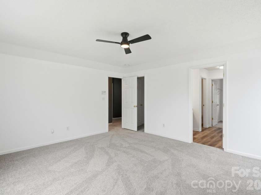 9534 Bradstreet Commons Way, Charlotte, NC 28215.  MLS# CAR4398378, YatesRealty ID 37824. 