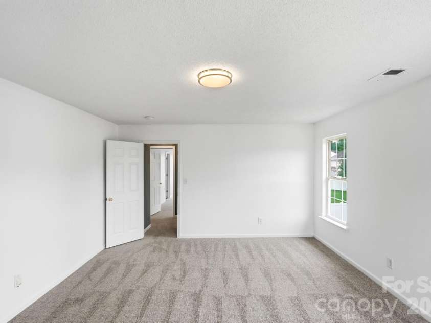9534 Bradstreet Commons Way, Charlotte, NC 28215.  MLS# CAR4398378, YatesRealty ID 37824. 