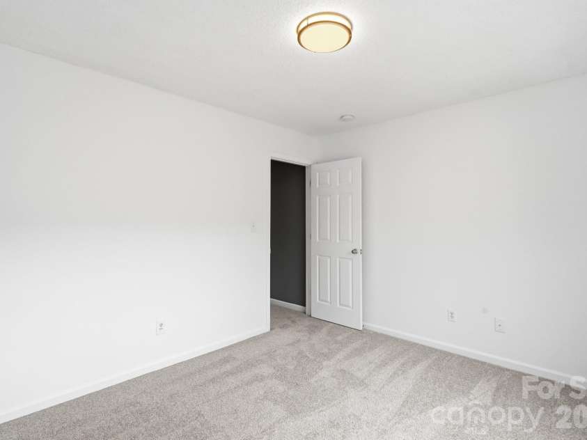 9534 Bradstreet Commons Way, Charlotte, NC 28215.  MLS# CAR4398378, YatesRealty ID 37824. 
