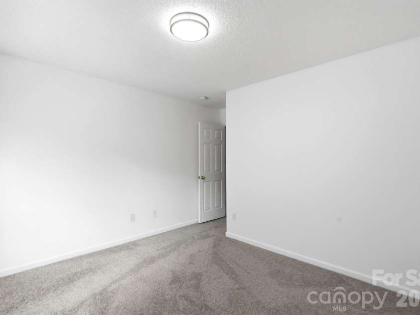 9534 Bradstreet Commons Way, Charlotte, NC 28215.  MLS# CAR4398378, YatesRealty ID 37824. 