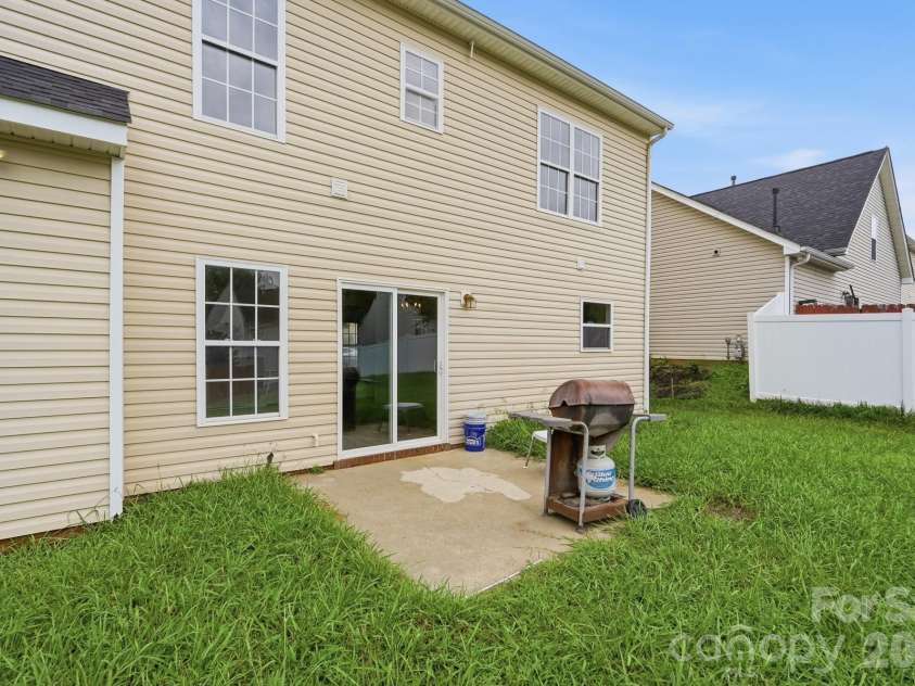 9534 Bradstreet Commons Way, Charlotte, NC 28215.  MLS# CAR4398378, YatesRealty ID 37824. 