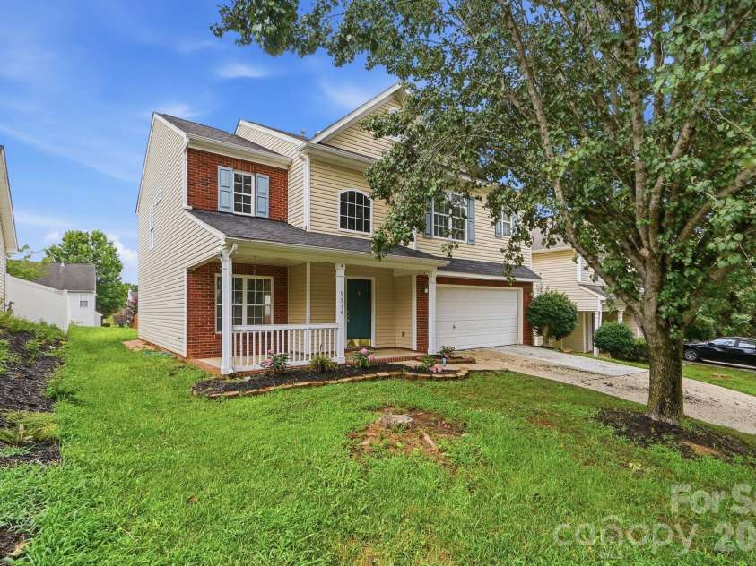 9534 Bradstreet Commons Way, Charlotte, NC 28215.  MLS# CAR4398378, YatesRealty ID 37824. Beautiful Elevation
