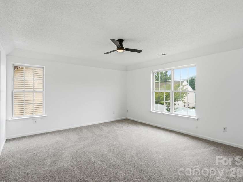9534 Bradstreet Commons Way, Charlotte, NC 28215.  MLS# CAR4398378, YatesRealty ID 37824. Primary Suite