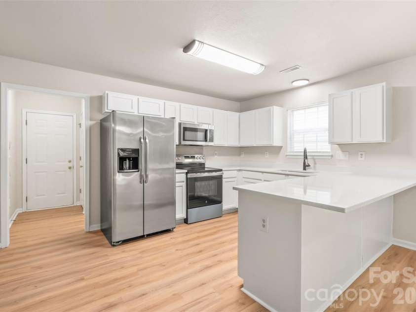 4506 Christenbury Hills Lane, Charlotte, NC 28269.  MLS# CAR4399204, YatesRealty ID 37825. 