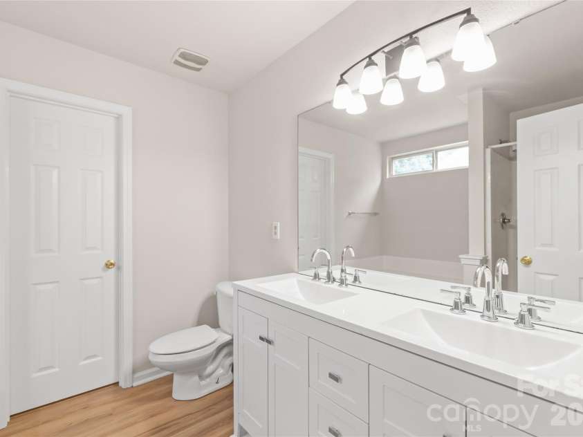 4506 Christenbury Hills Lane, Charlotte, NC 28269.  MLS# CAR4399204, YatesRealty ID 37825. 