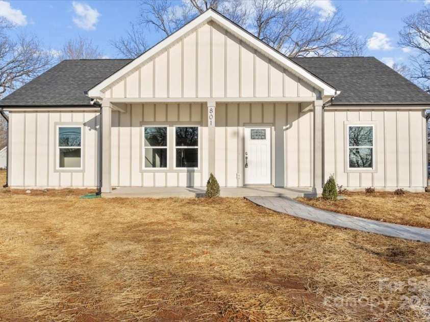 801 Long Street, Salisbury, NC 28144.  MLS# CAR4211943, YatesRealty ID 3783. 