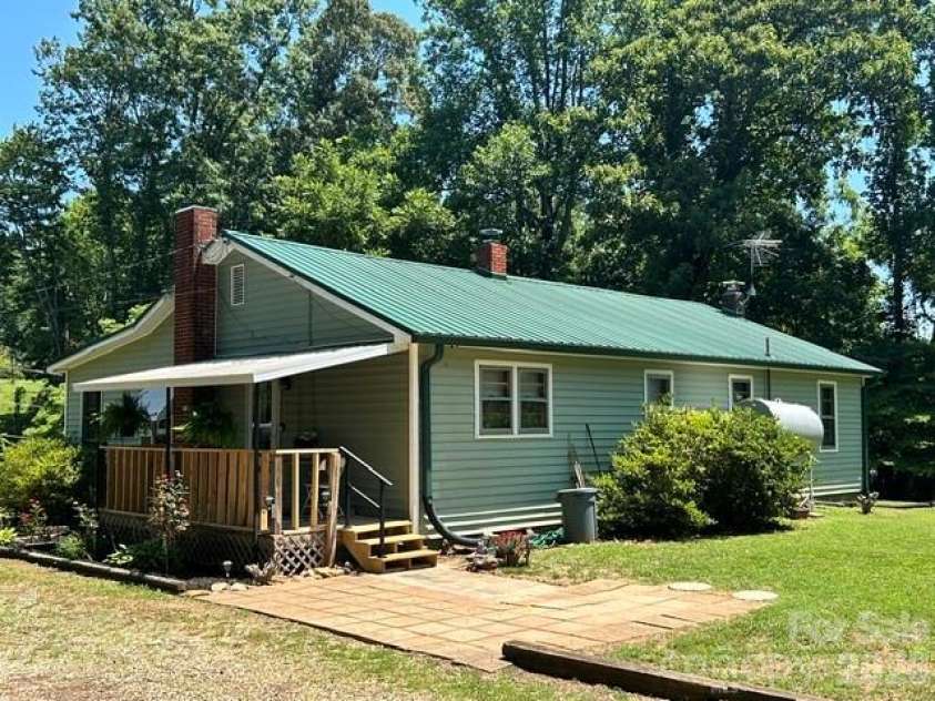 1174 Stacy Hill Road, Marion, NC 28752.  MLS# CAR4346746, YatesRealty ID 37832. 