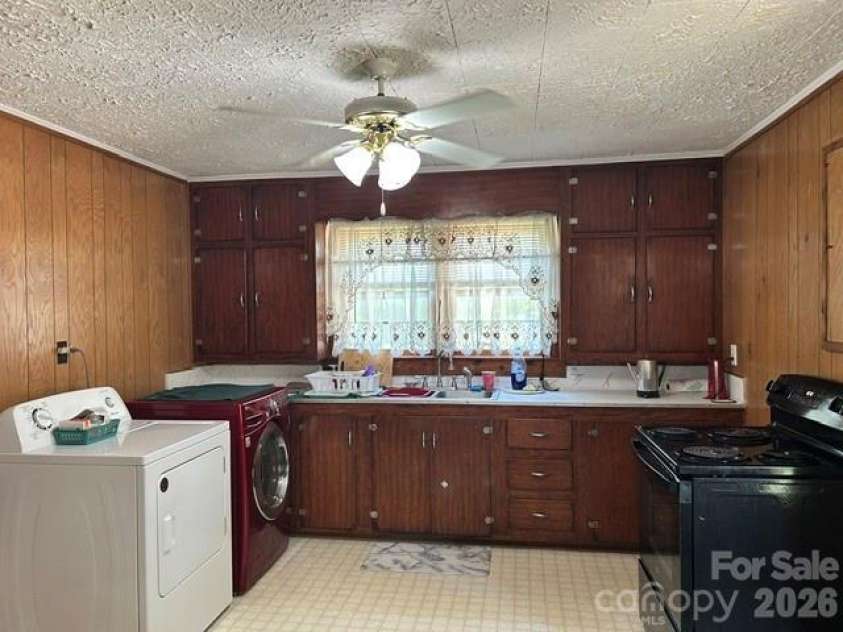 1174 Stacy Hill Road, Marion, NC 28752.  MLS# CAR4346746, YatesRealty ID 37832. Kitchen