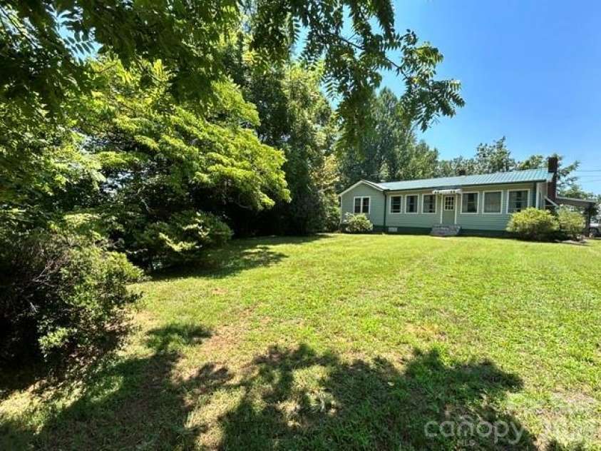 1174 Stacy Hill Road, Marion, NC 28752.  MLS# CAR4346746, YatesRealty ID 37832. Large lawn