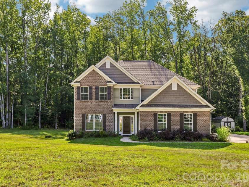 207 Barra Drive, Waxhaw, NC 28173.  MLS# CAR4396353, YatesRealty ID 37833. 