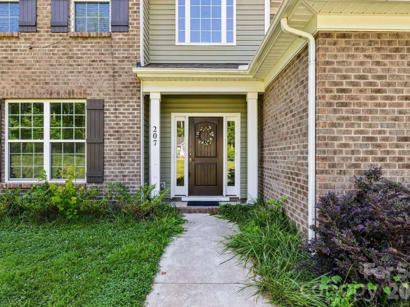 207 Barra Drive, Waxhaw, NC 28173.  MLS# CAR4396353, YatesRealty ID 37833. 