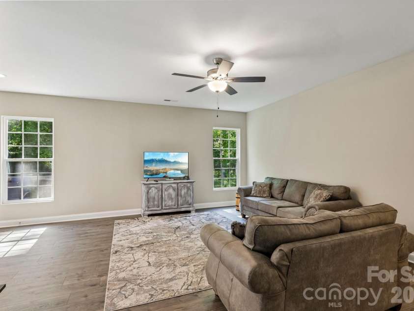 207 Barra Drive, Waxhaw, NC 28173.  MLS# CAR4396353, YatesRealty ID 37833. 