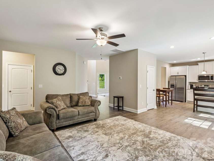 207 Barra Drive, Waxhaw, NC 28173.  MLS# CAR4396353, YatesRealty ID 37833. 