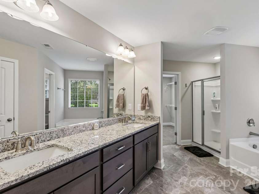 207 Barra Drive, Waxhaw, NC 28173.  MLS# CAR4396353, YatesRealty ID 37833. 
