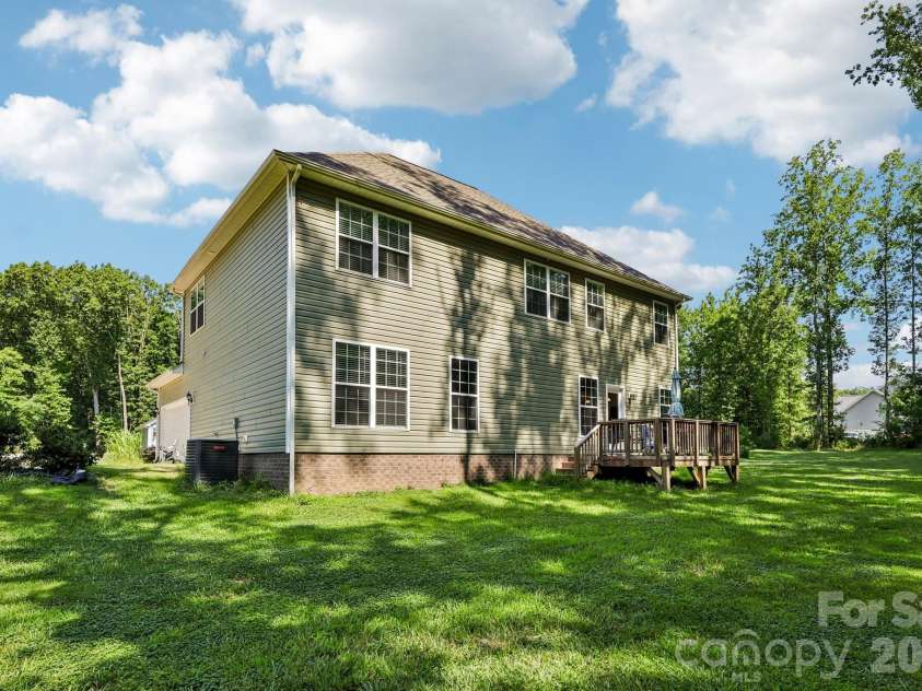 207 Barra Drive, Waxhaw, NC 28173.  MLS# CAR4396353, YatesRealty ID 37833. 