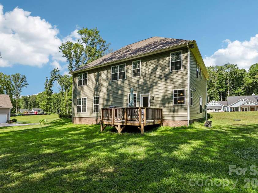207 Barra Drive, Waxhaw, NC 28173.  MLS# CAR4396353, YatesRealty ID 37833. 