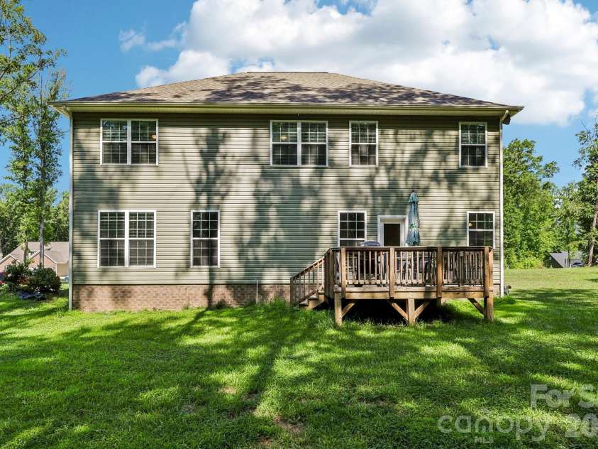 207 Barra Drive, Waxhaw, NC 28173.  MLS# CAR4396353, YatesRealty ID 37833. 