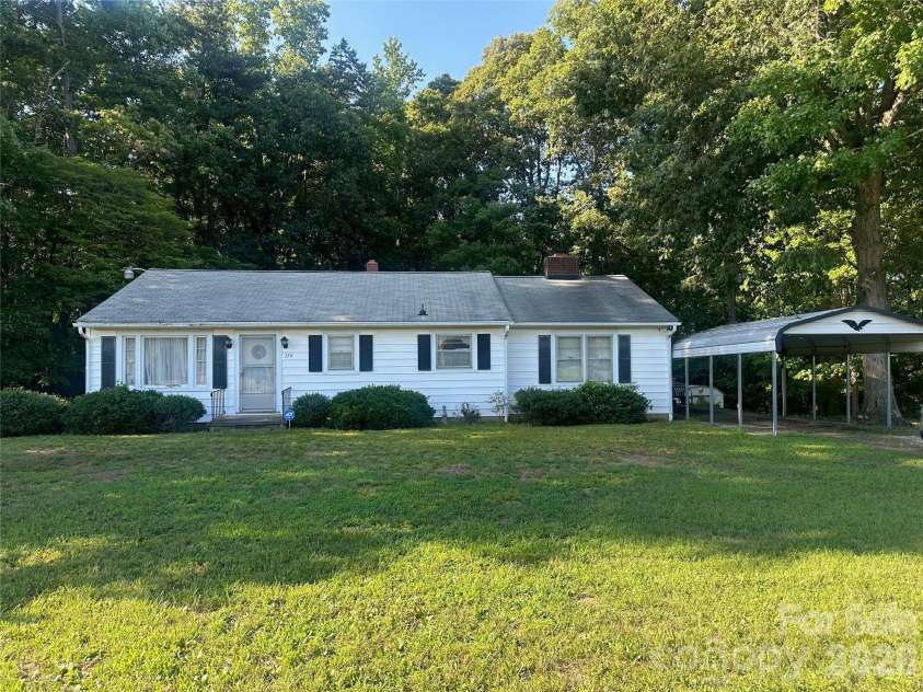159 Richard Drive, Winston Salem, NC 27107.  MLS# CAR4405372, YatesRealty ID 37834. 