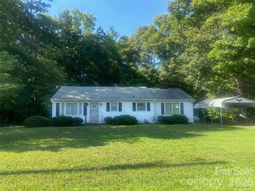 159 Richard Drive, Winston Salem, NC 27107.  MLS# CAR4405372, YatesRealty ID 37834. 
