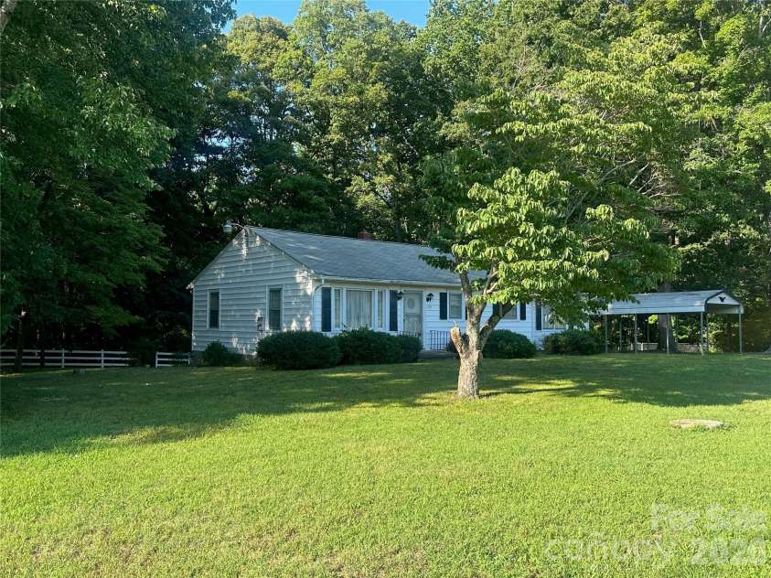 159 Richard Drive, Winston Salem, NC 27107.  MLS# CAR4405372, YatesRealty ID 37834. 