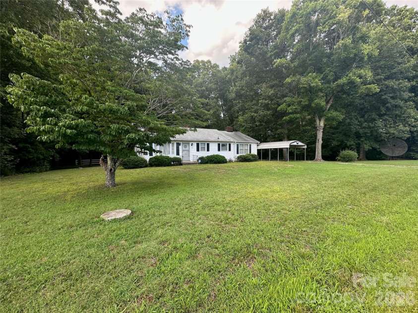 159 Richard Drive, Winston Salem, NC 27107.  MLS# CAR4405372, YatesRealty ID 37834. 