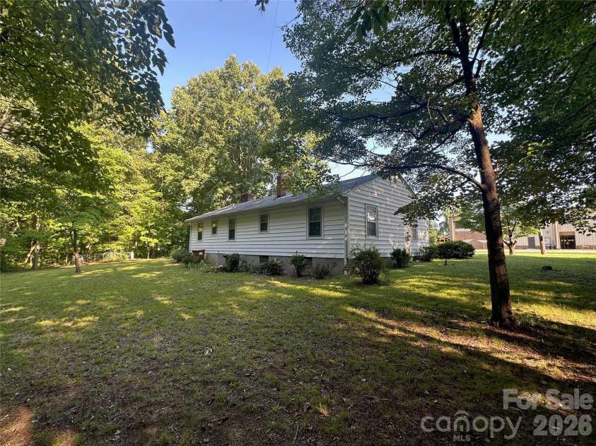 159 Richard Drive, Winston Salem, NC 27107.  MLS# CAR4405372, YatesRealty ID 37834. 