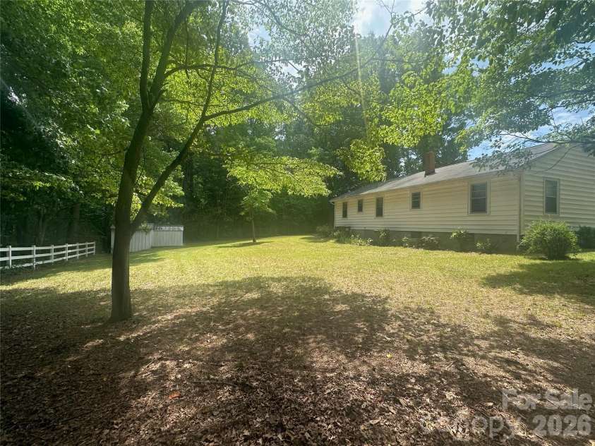 159 Richard Drive, Winston Salem, NC 27107.  MLS# CAR4405372, YatesRealty ID 37834. 