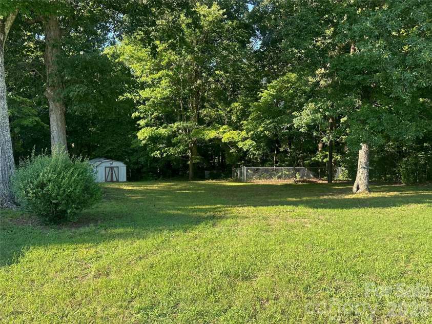 159 Richard Drive, Winston Salem, NC 27107.  MLS# CAR4405372, YatesRealty ID 37834. 