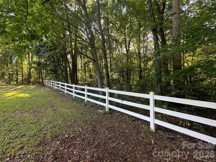 159 Richard Drive, Winston Salem, NC 27107.  MLS# CAR4405372, YatesRealty ID 37834. 