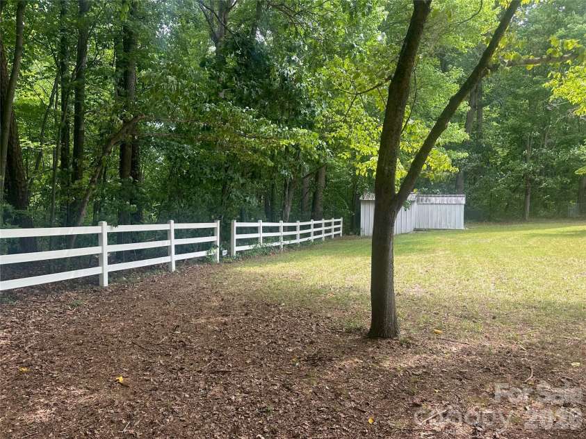 159 Richard Drive, Winston Salem, NC 27107.  MLS# CAR4405372, YatesRealty ID 37834. 