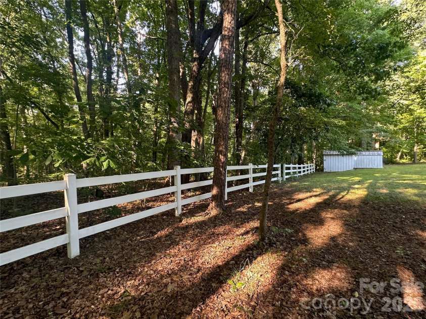 159 Richard Drive, Winston Salem, NC 27107.  MLS# CAR4405372, YatesRealty ID 37834. 