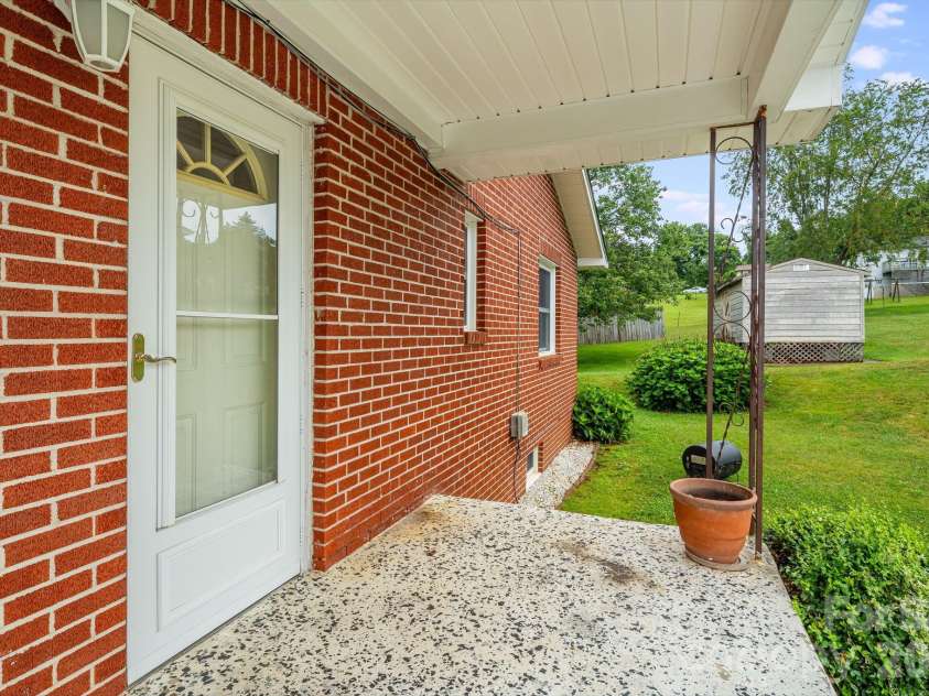 4 Brad Street, Asheville, NC 28803.  MLS# CAR4404009, YatesRealty ID 37835. 