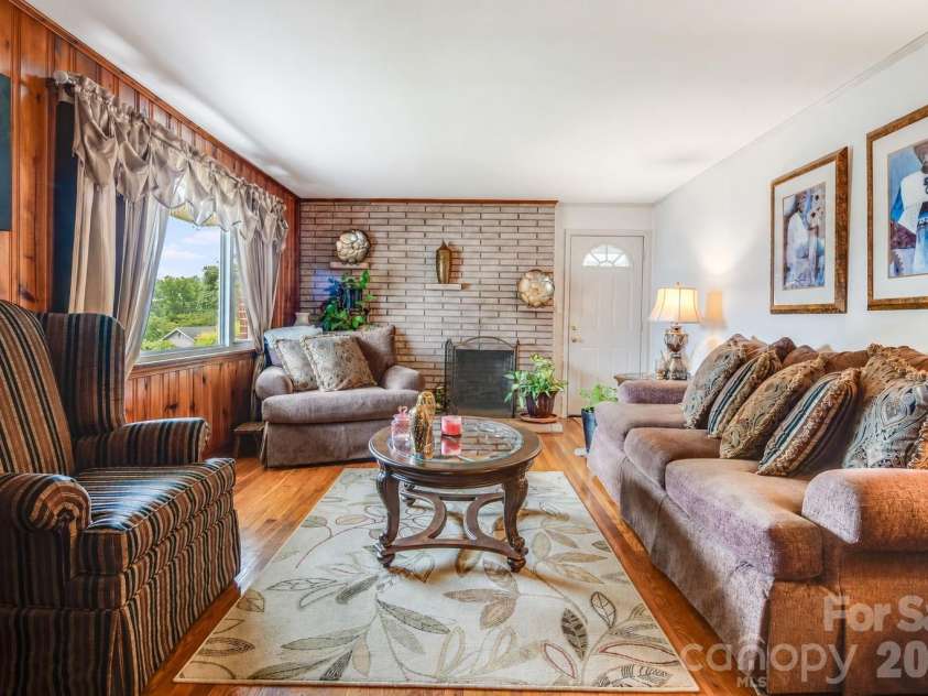 4 Brad Street, Asheville, NC 28803.  MLS# CAR4404009, YatesRealty ID 37835. 