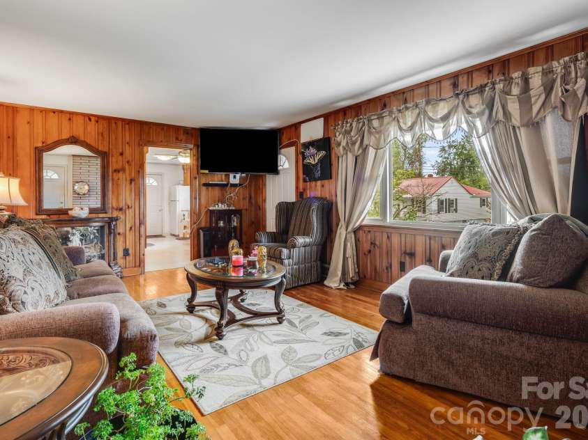 4 Brad Street, Asheville, NC 28803.  MLS# CAR4404009, YatesRealty ID 37835. 