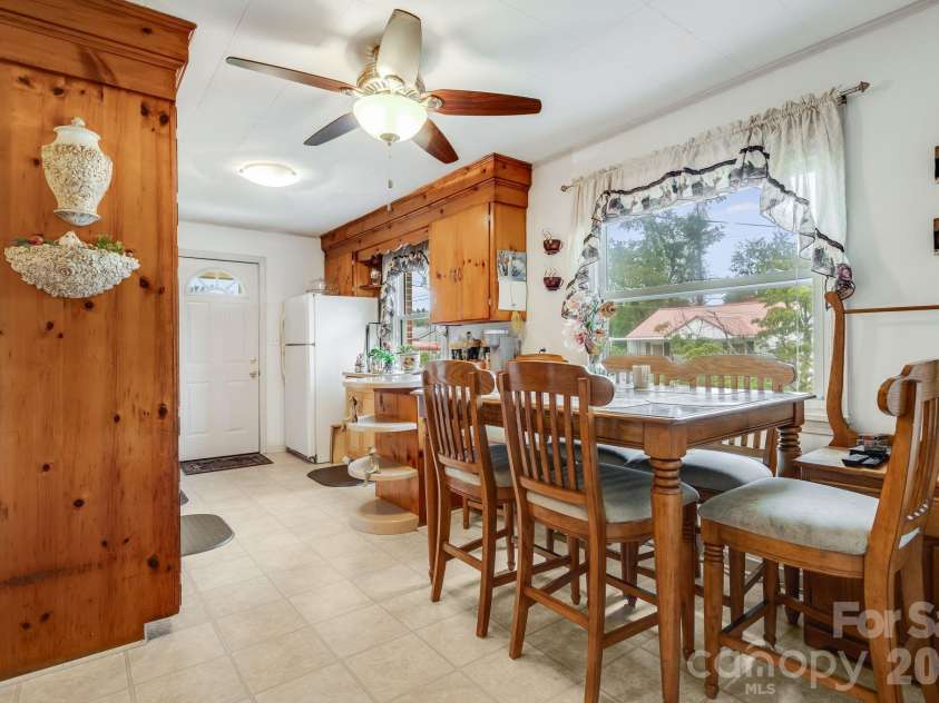 4 Brad Street, Asheville, NC 28803.  MLS# CAR4404009, YatesRealty ID 37835. 